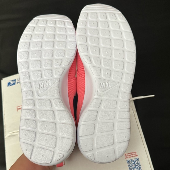 Women’s Nikes - Picture 2 of 4